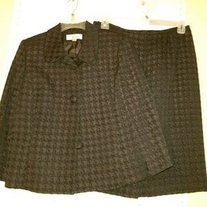 Le Suit Womens Dress suit